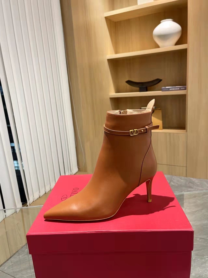 Va1e*ntin0 boots
